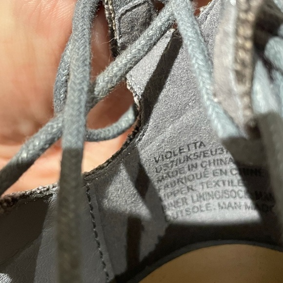 Adorable Flats - Picture 4 of 4